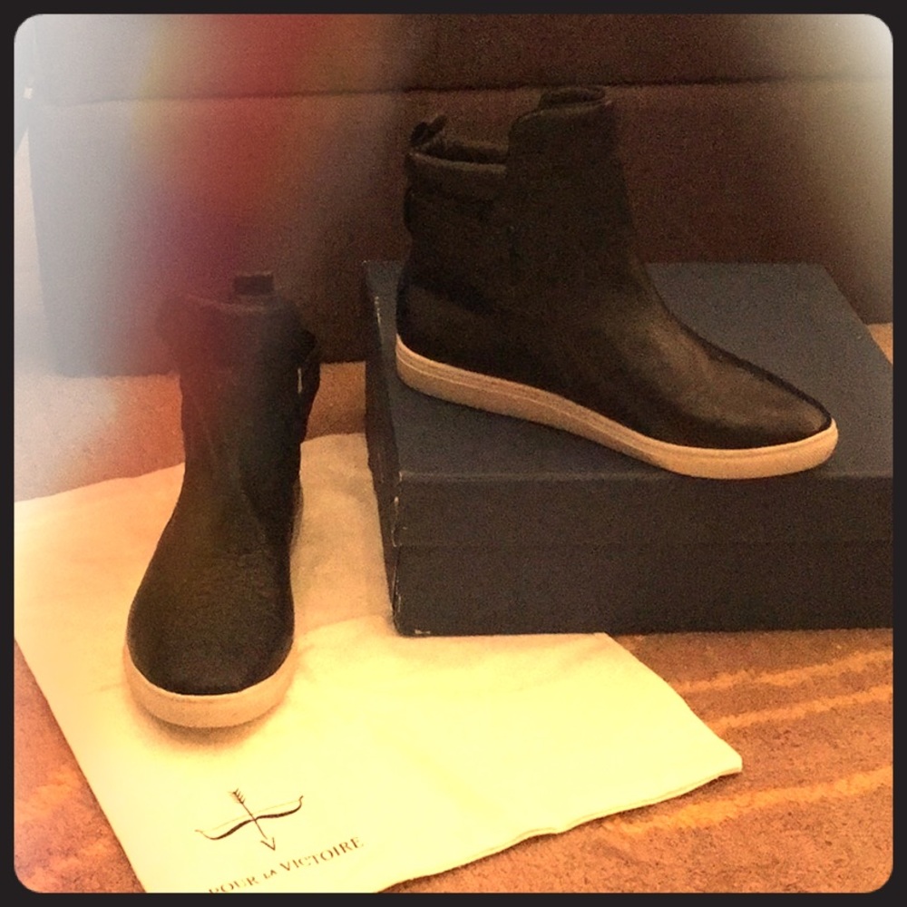 Pour La Victoire Black Leather Shoes Sz. 6.5 NWT